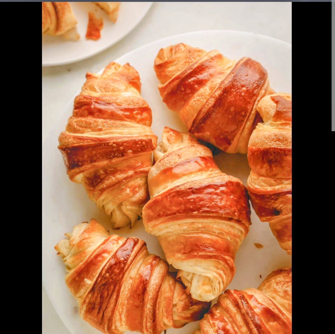 Croissants boite de 8 unités.