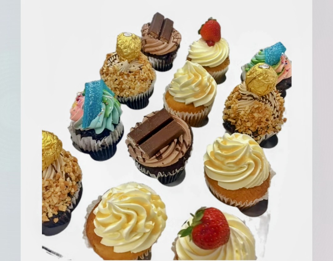 12 cupcakes variés