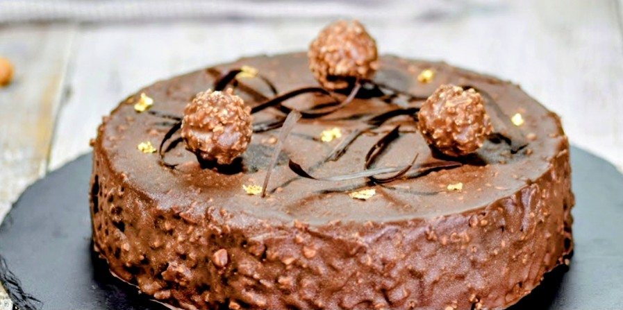 Gateau ferrero rocher 8-10 portions.